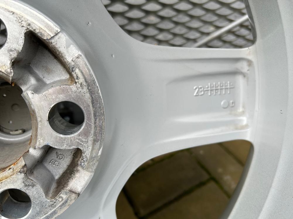 Originál Alu kolo Land Rover / Defender R20 - 255/60/20 - 4