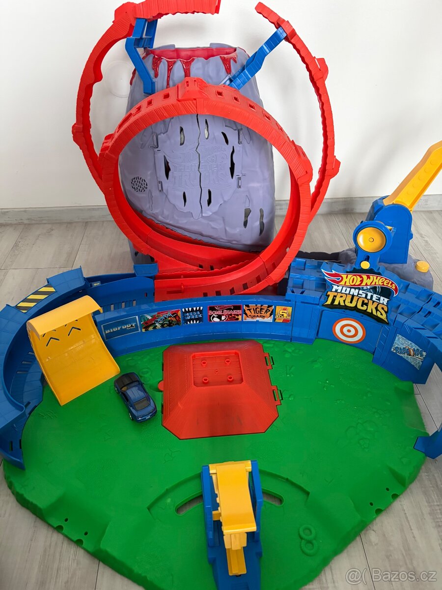 Hot Wheels Monster Trucks T-Rex - 4