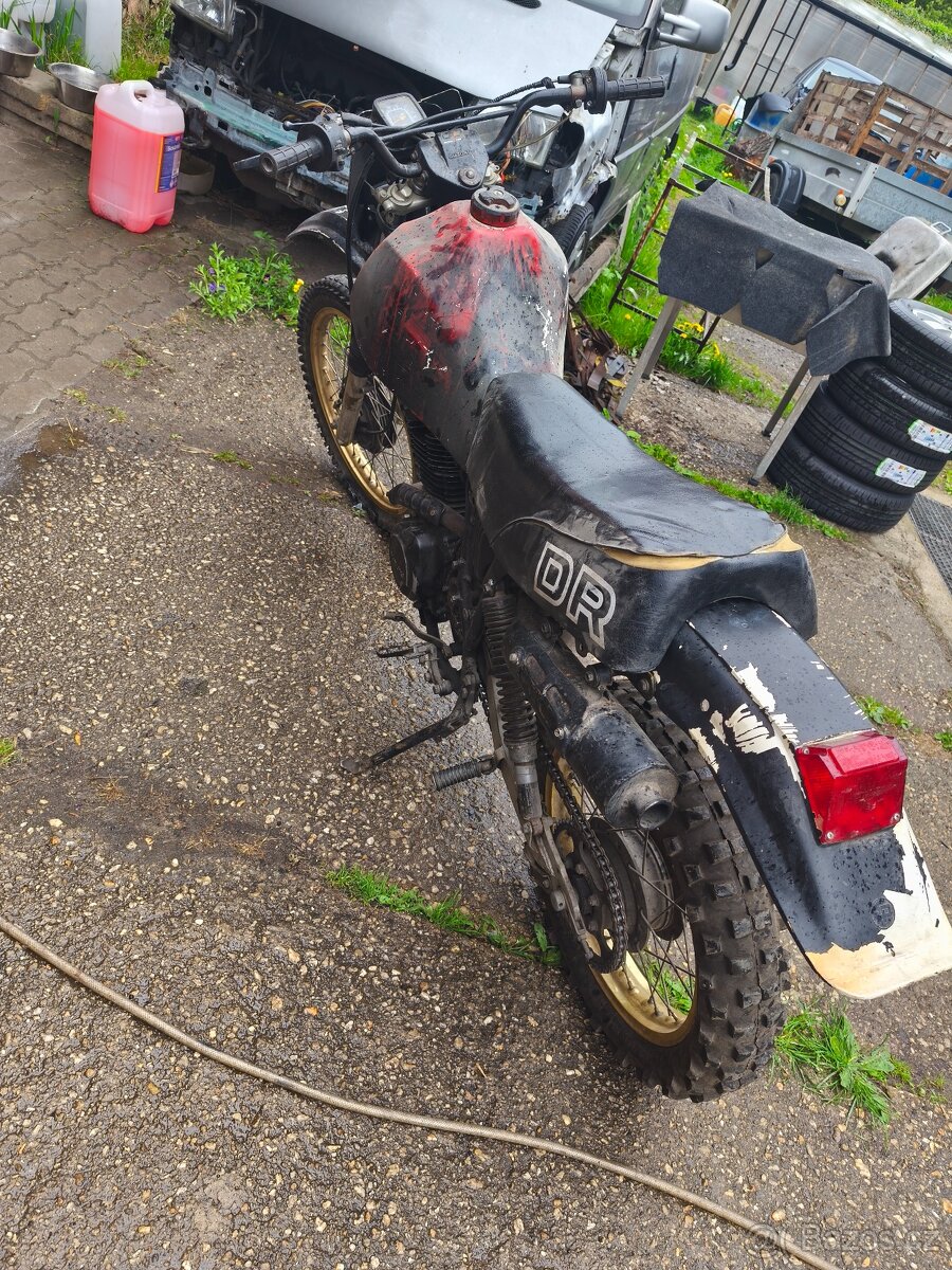 Suzuki DR 500