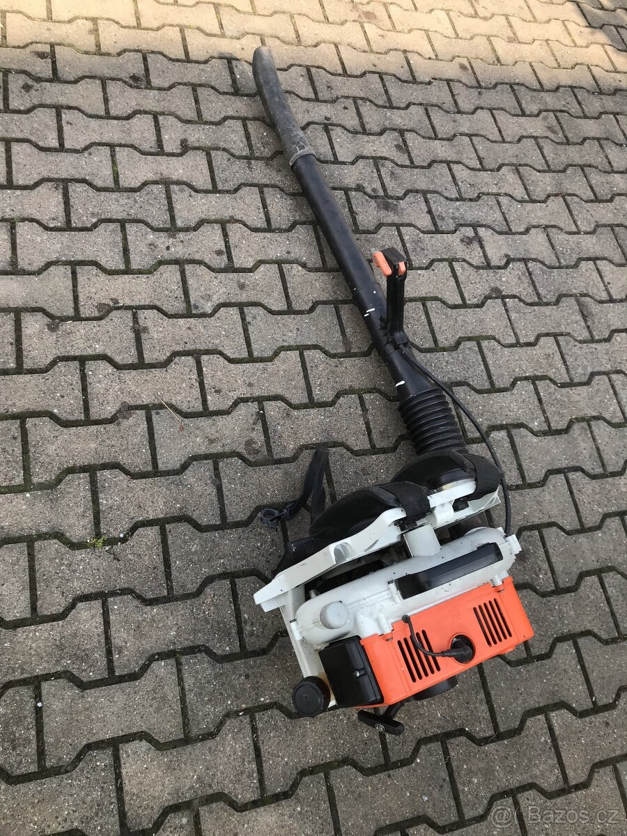 zádový foukač listí Stihl Br 420 - 4