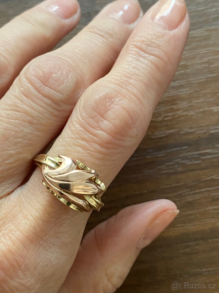 Zlatý dámský prsten - 4