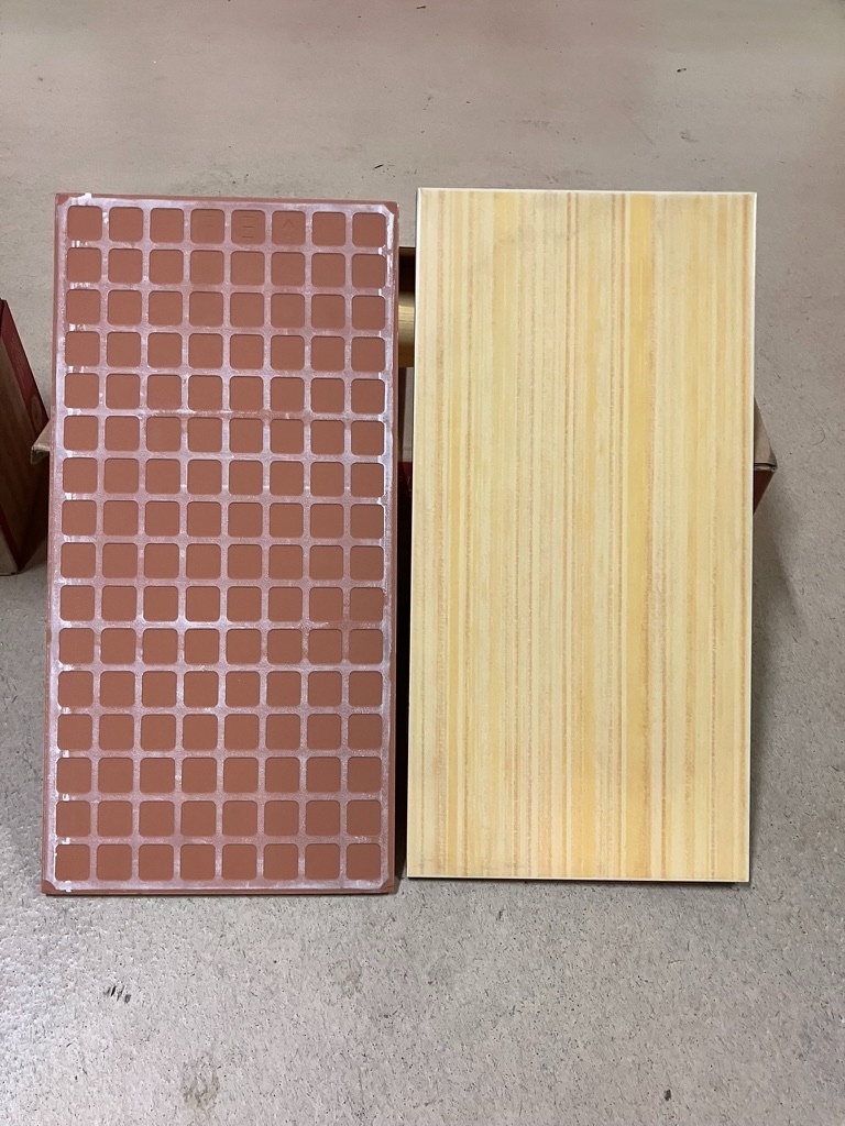 Prodám ker. obklady 20×40 cm, celkově 2,9 m², glazované. - 4