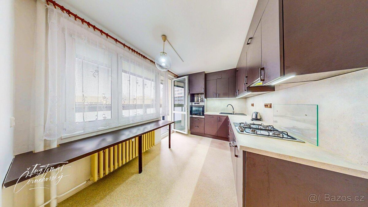 Pronájem krásného 3+1 s pracovnou/šatnou a čtyřmi lodžiemi - 4