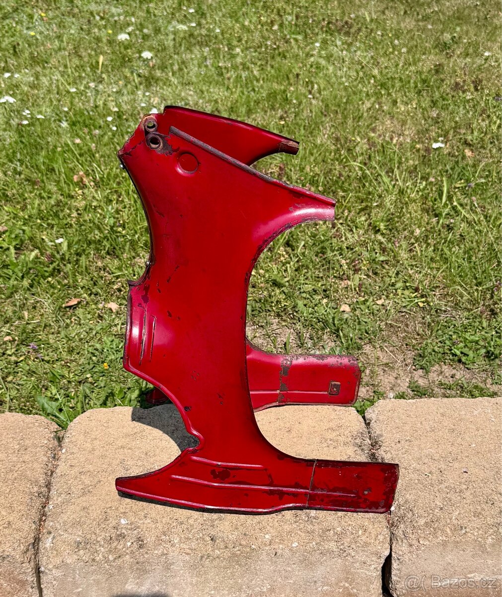 Jawa ČZ 125 175 - podsedlové plechy žábry - 4