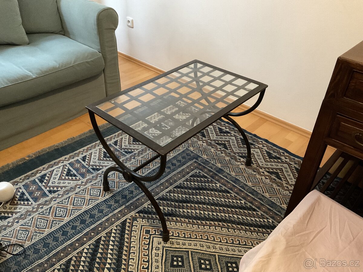 Konferenční stolek masívní - 4