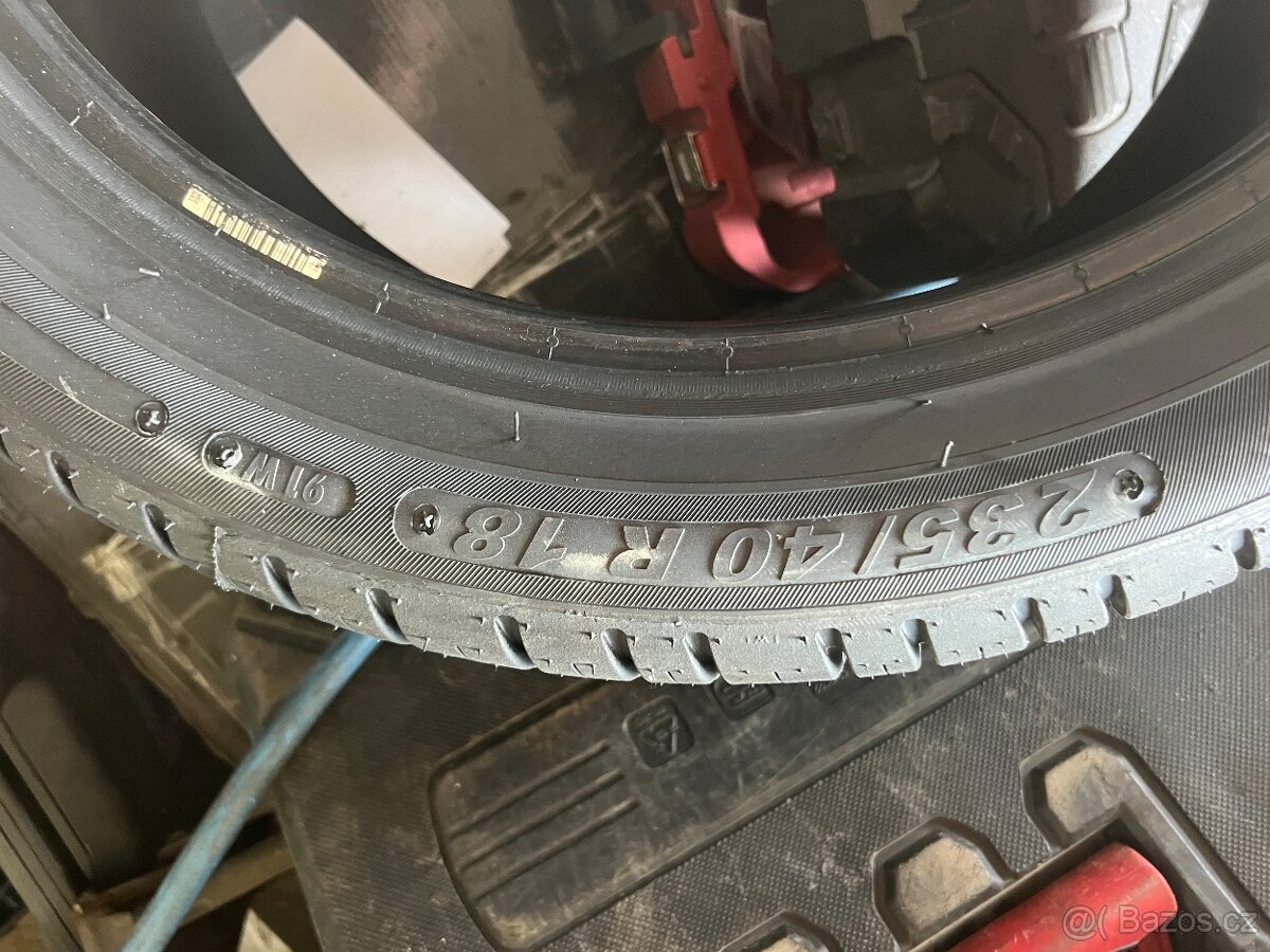 235/40 r18 - 4