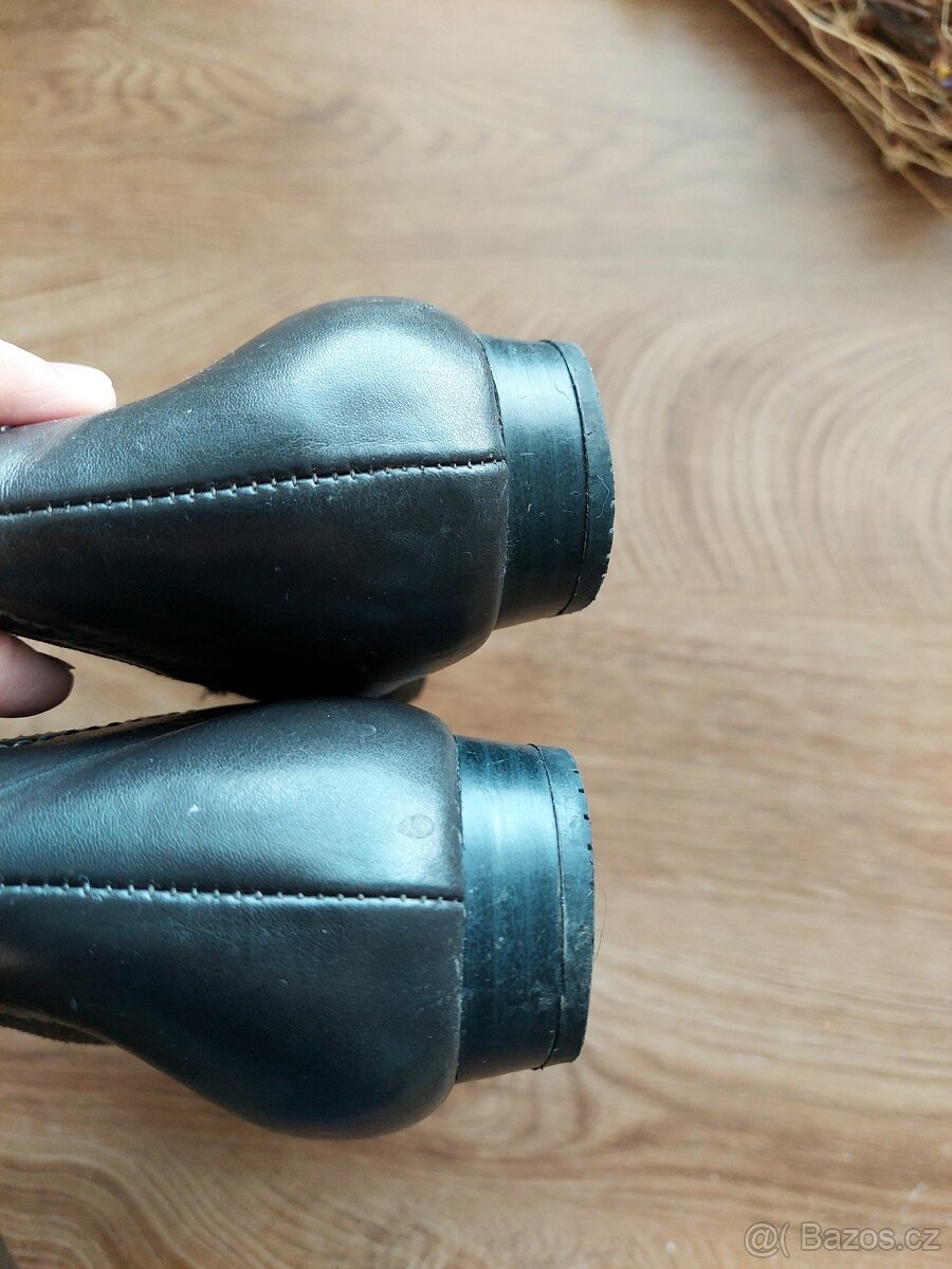 Vel. 39 Clarks kožené kozačky - 4