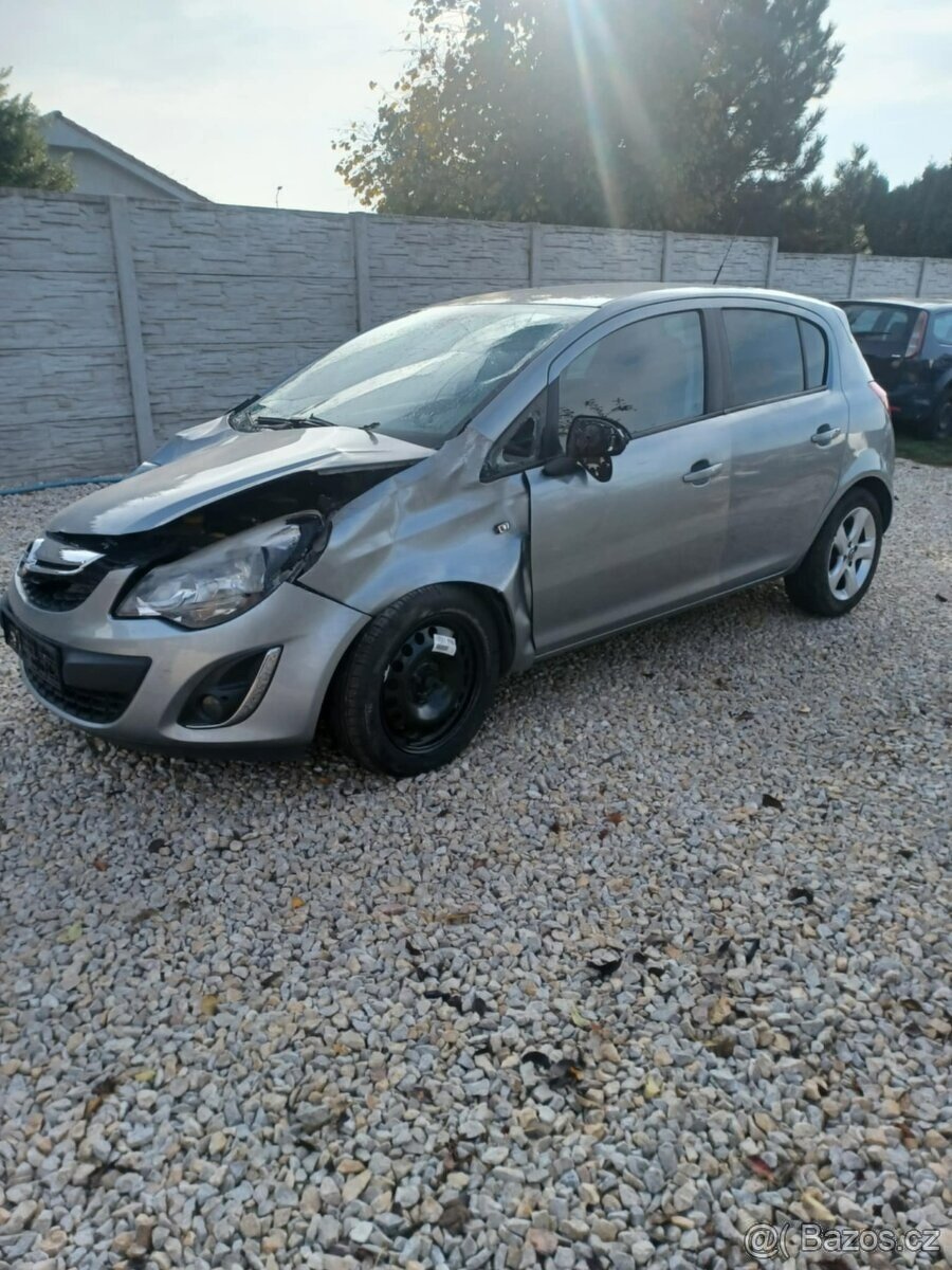 Rozpredám Opel Corsa D 1.2 63kw A12XER 2012 - 4
