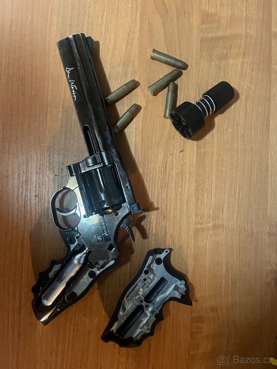Airsoftový revolver - 4