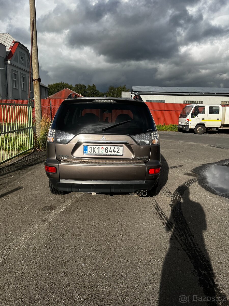 Mitsubishi Outlander 4x4 rv 2011 2.2 DI-D, Automat, 7-místný - 4