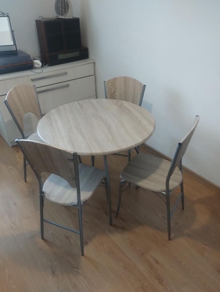Jídelní stůl a 4 židle JYSK - 4