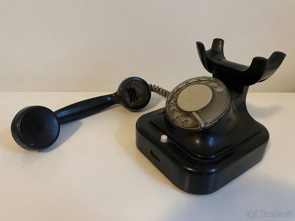 Starý bakelitový telefon - 4