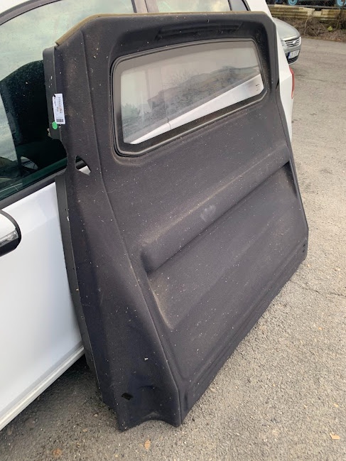 VW T6 přepážka nákladního prostoru za druhou řadu sedadel - 4