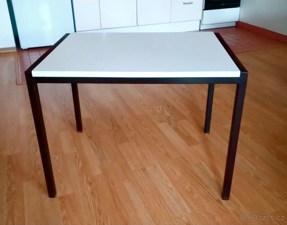 Stolek malý, stabilní, deska bílá - 4