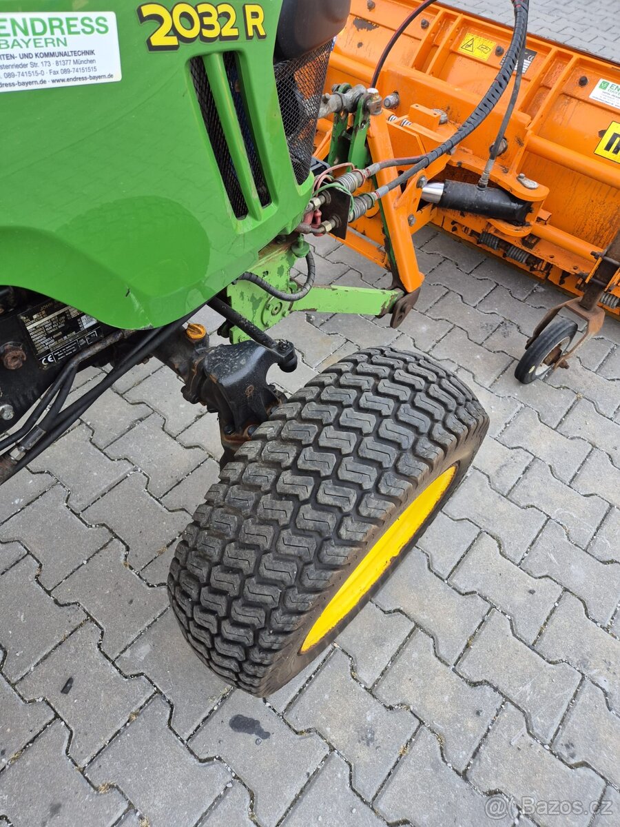 JOHN DEERE 2032 4X4 malotraktor - zimní údržba - 4