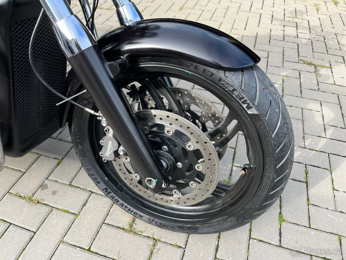 Triumph Thunderbird Storm - 4