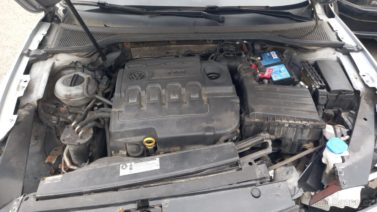 Prodám poškozený Vw Passat Variant 2017 1.6 TDI DSG - 4