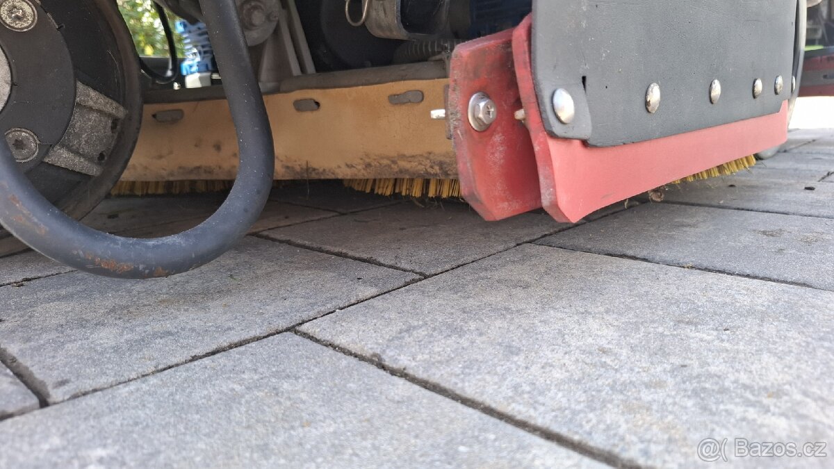 Podlahový mycí stroj Nilfisk BR855 - 4