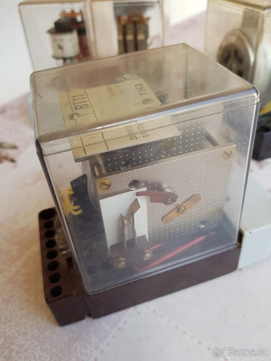 Relé RP92 spínač BT11, pojistky , pouzdra, kryty - 4