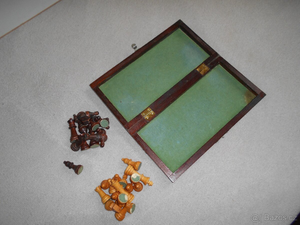 Staré, cestovní, magnetické šachy. - 4