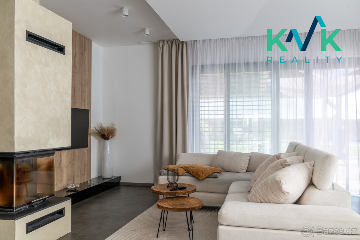 Nízkoenergetický, prostorný bungalov 5+kk s bazénem - 4