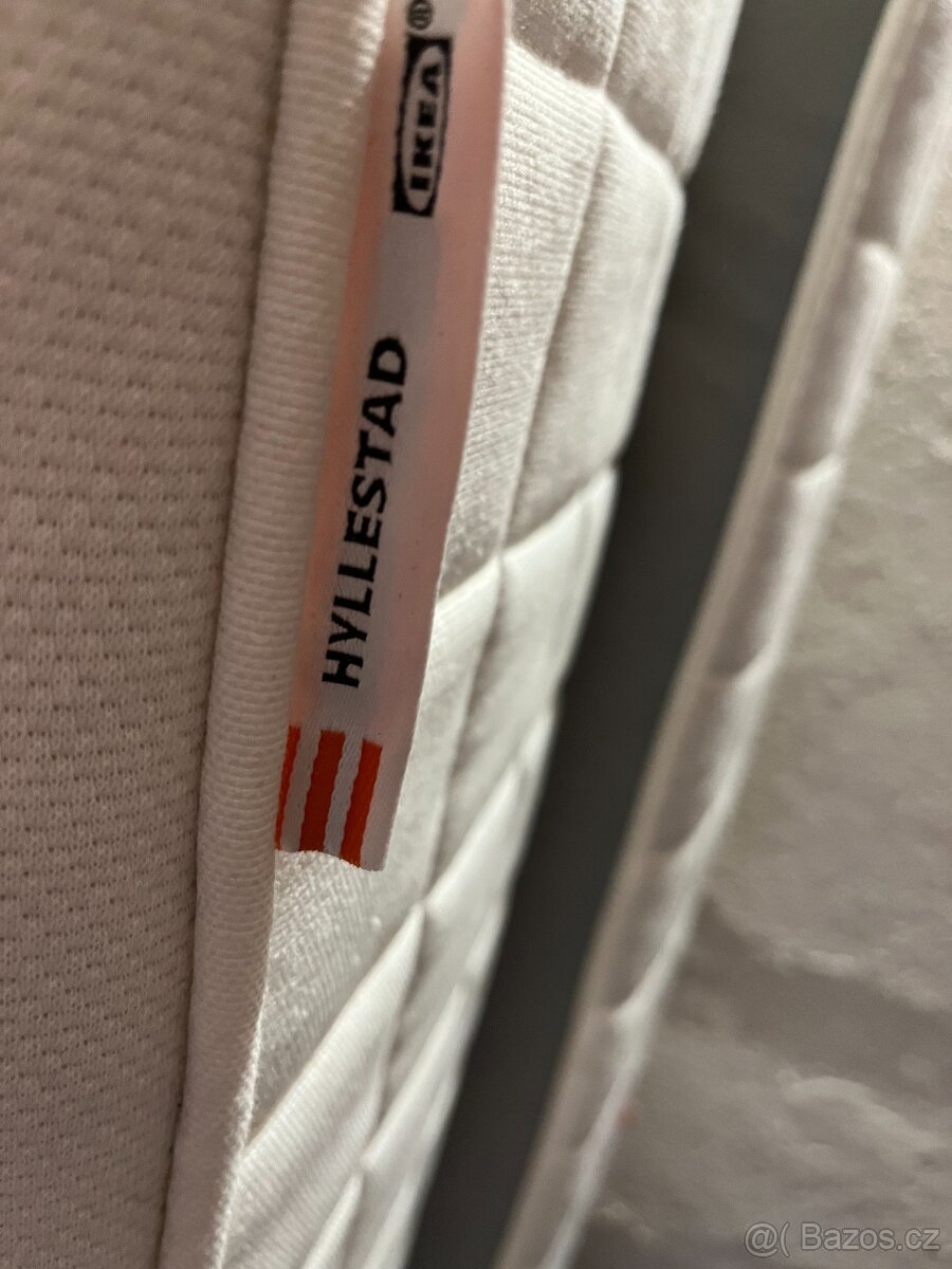 Prodám ratanovou postel Ikea 180x200 + matrace Hyllestad - 4