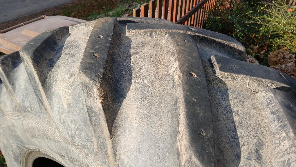 Pneu 16,9 - 30 a 11,2 - 24 - 4