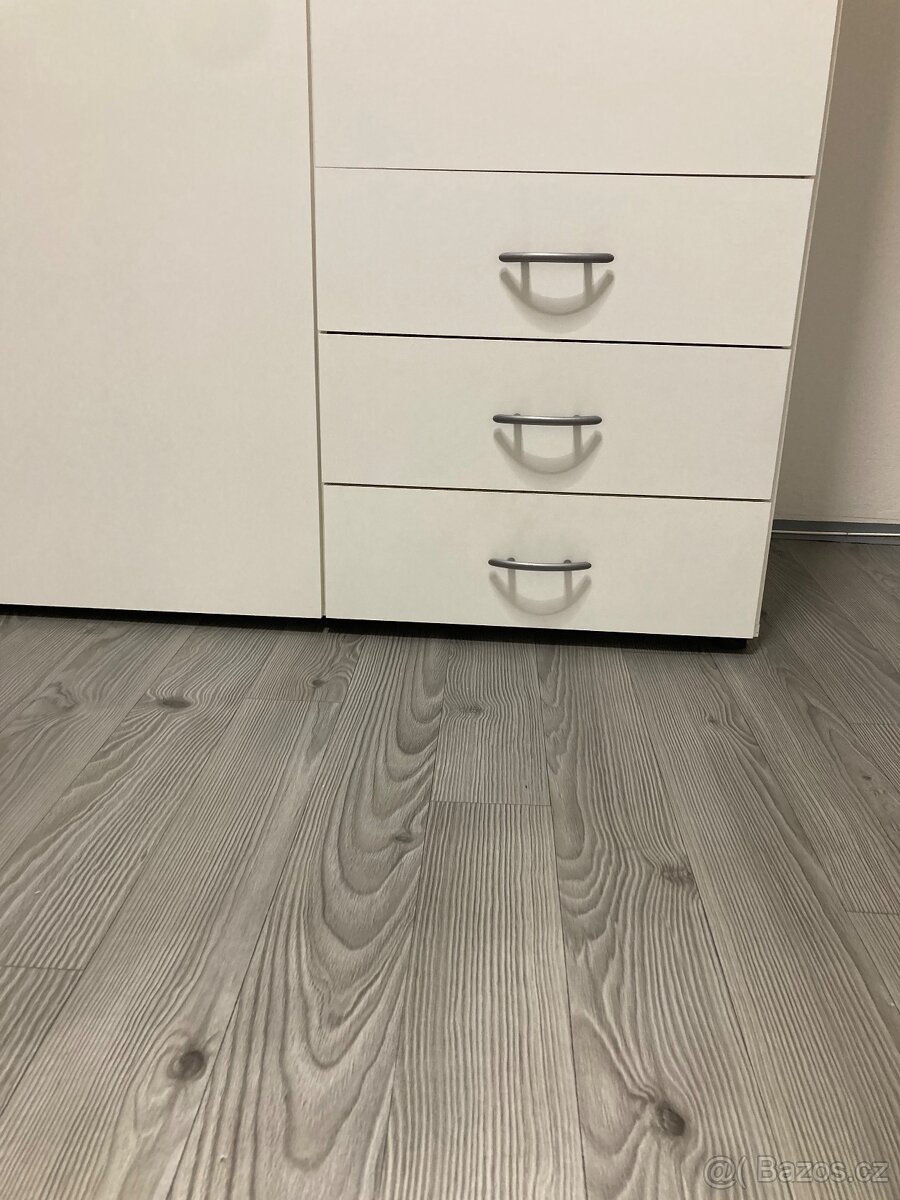 Bílá skříň - 4