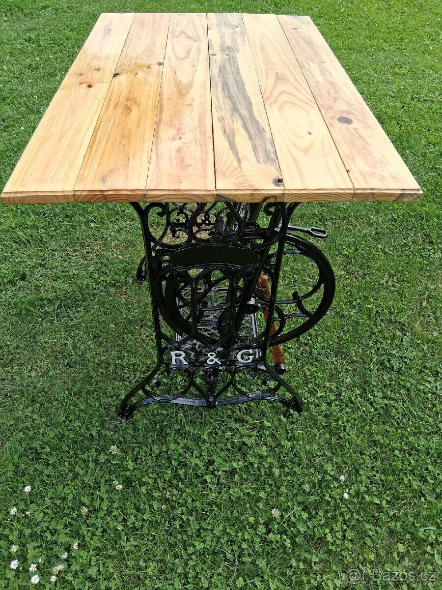 Stolek z šícího stroje - 4