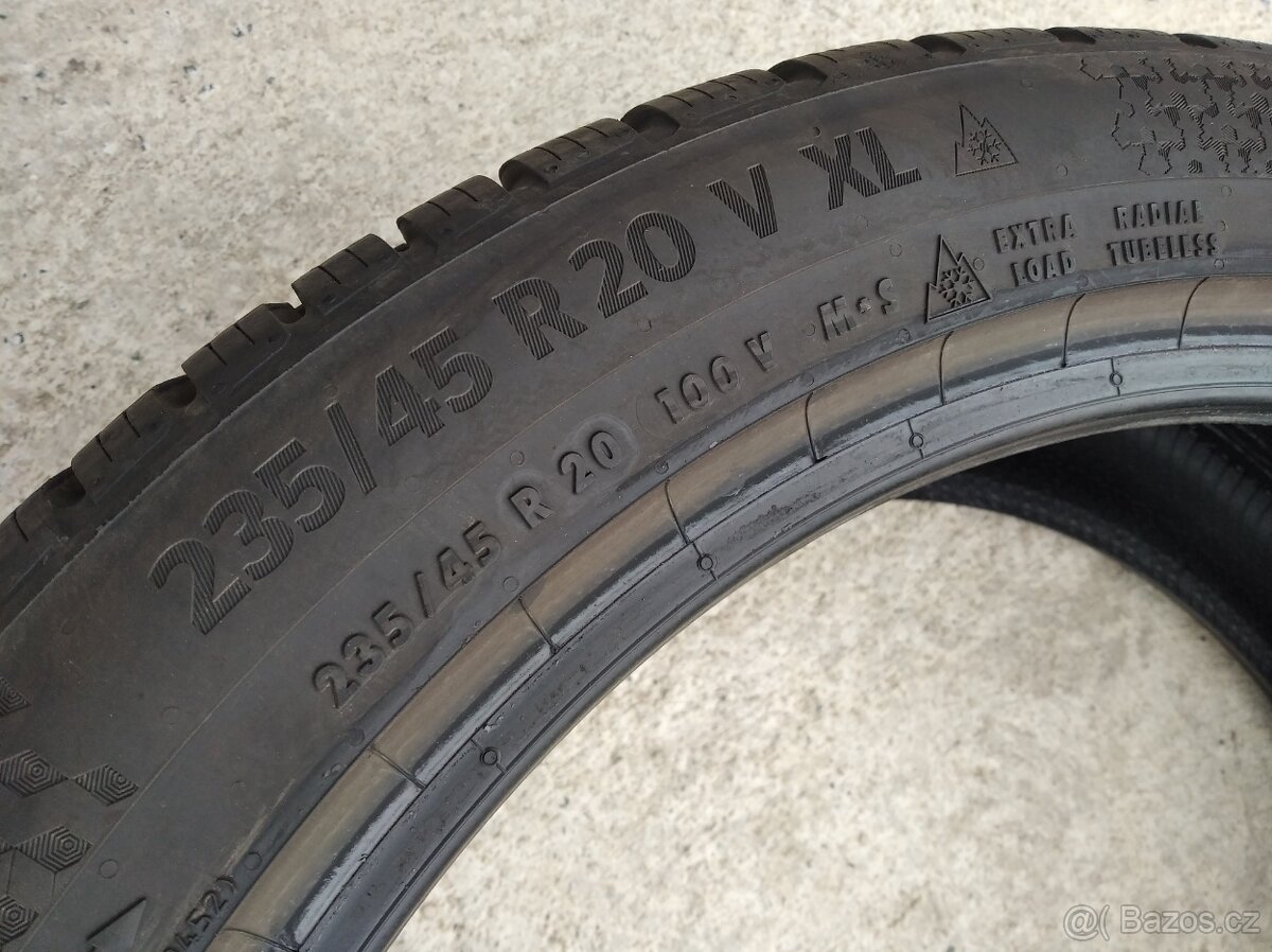 Prodám zánovní zimní pneu Continental 235/45 R20 - 4