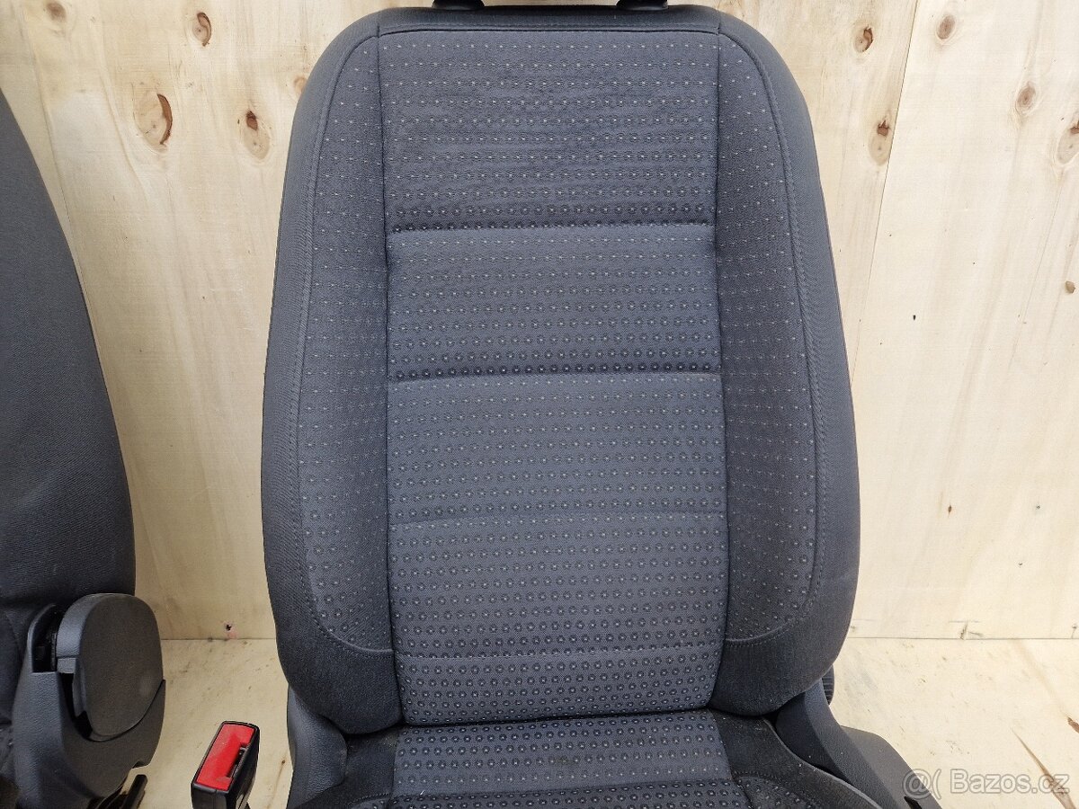 sedačky VW Touran - 4