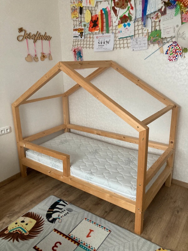 Domečková postel + kvalitní matrace TOP STAV - 4