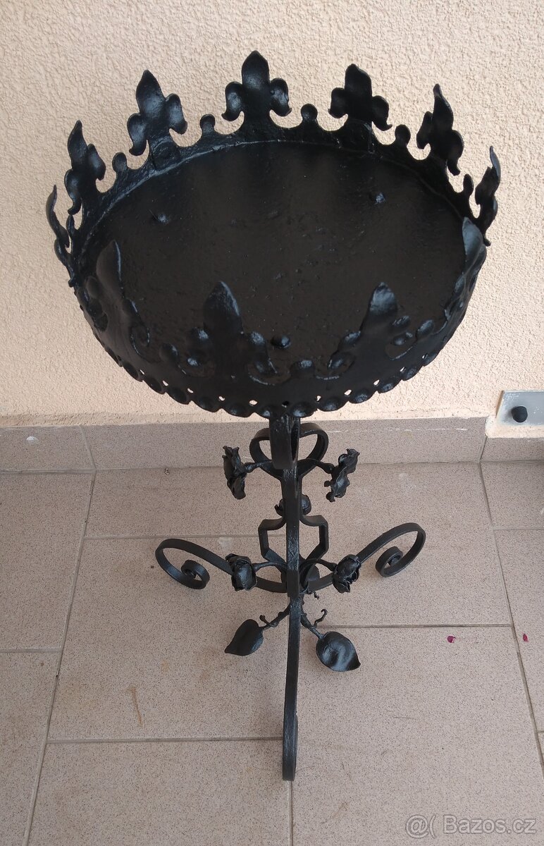 Květinový stolek kovaný - 4