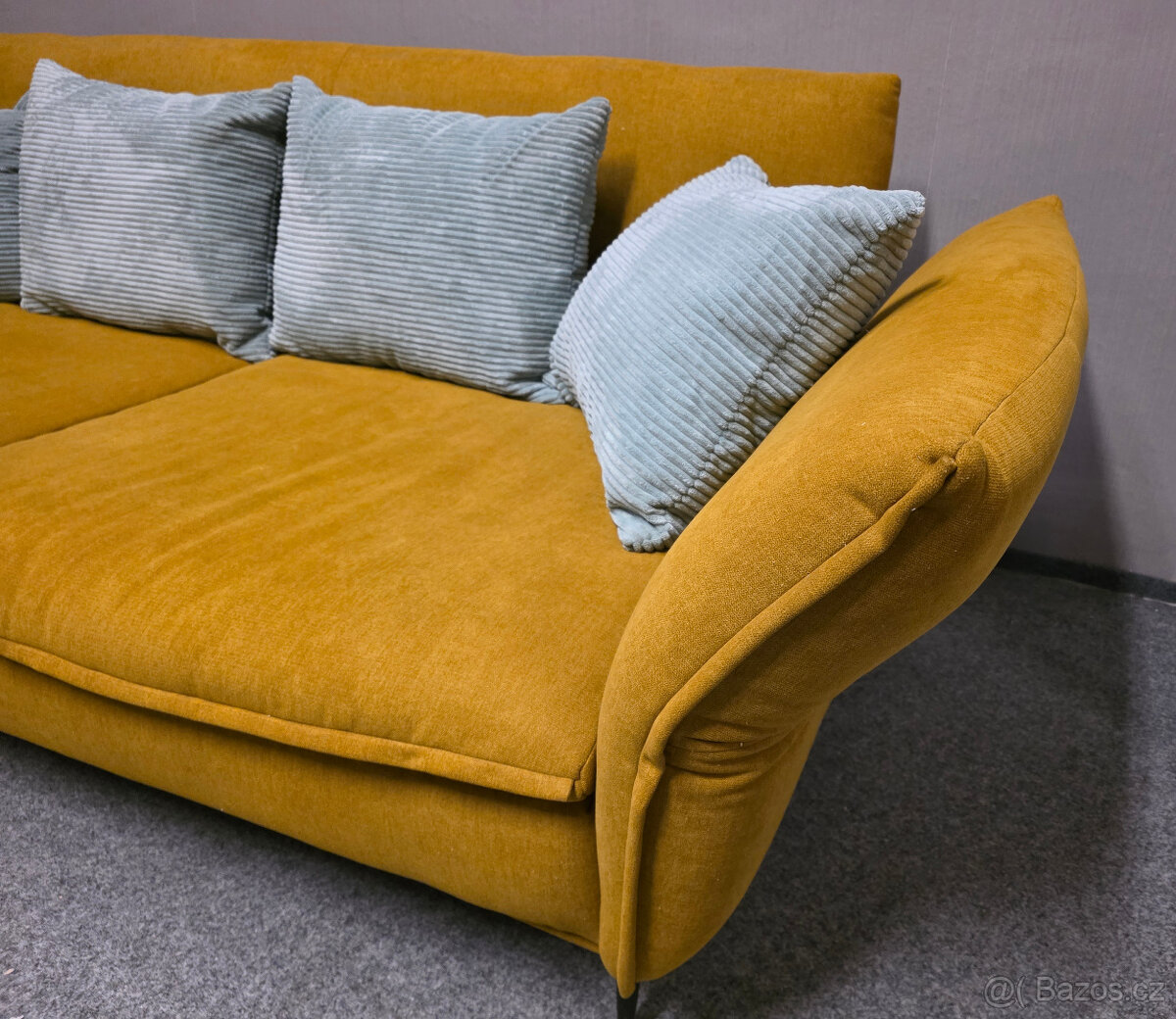 Značkový hořčicový gauč Henders + Hazel - 4