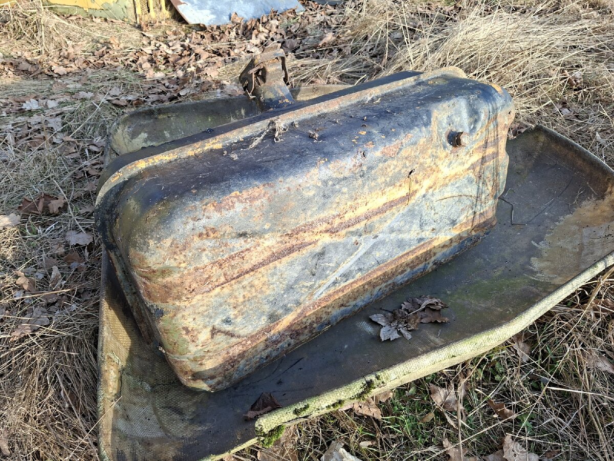 Palivová nádrž Praga V3S - 4