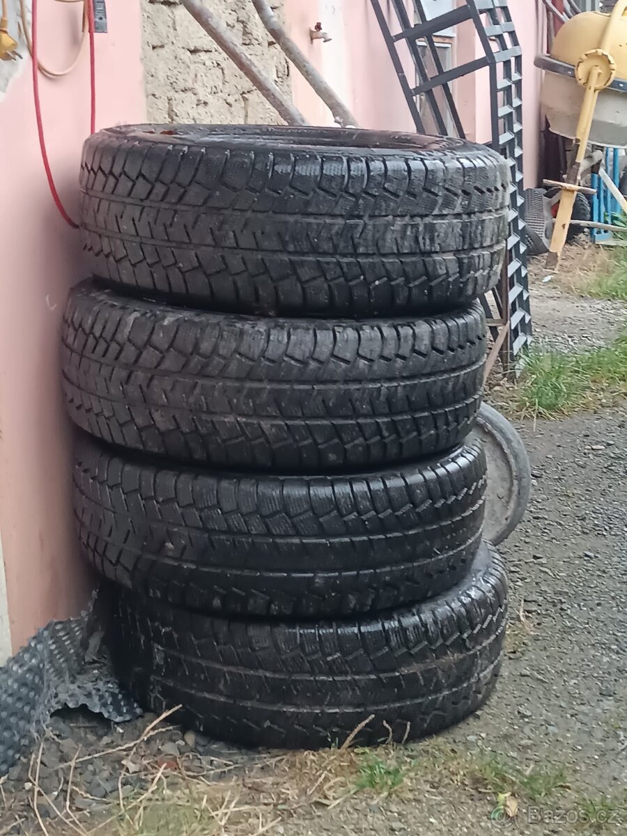 Zimní pneu 235/70r16 - 4