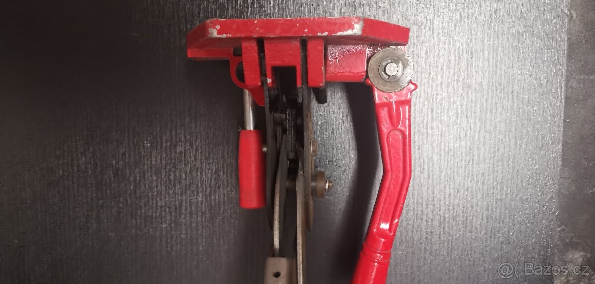 Páskovač pro PP vázací pásku šířky 13 mm
- 4