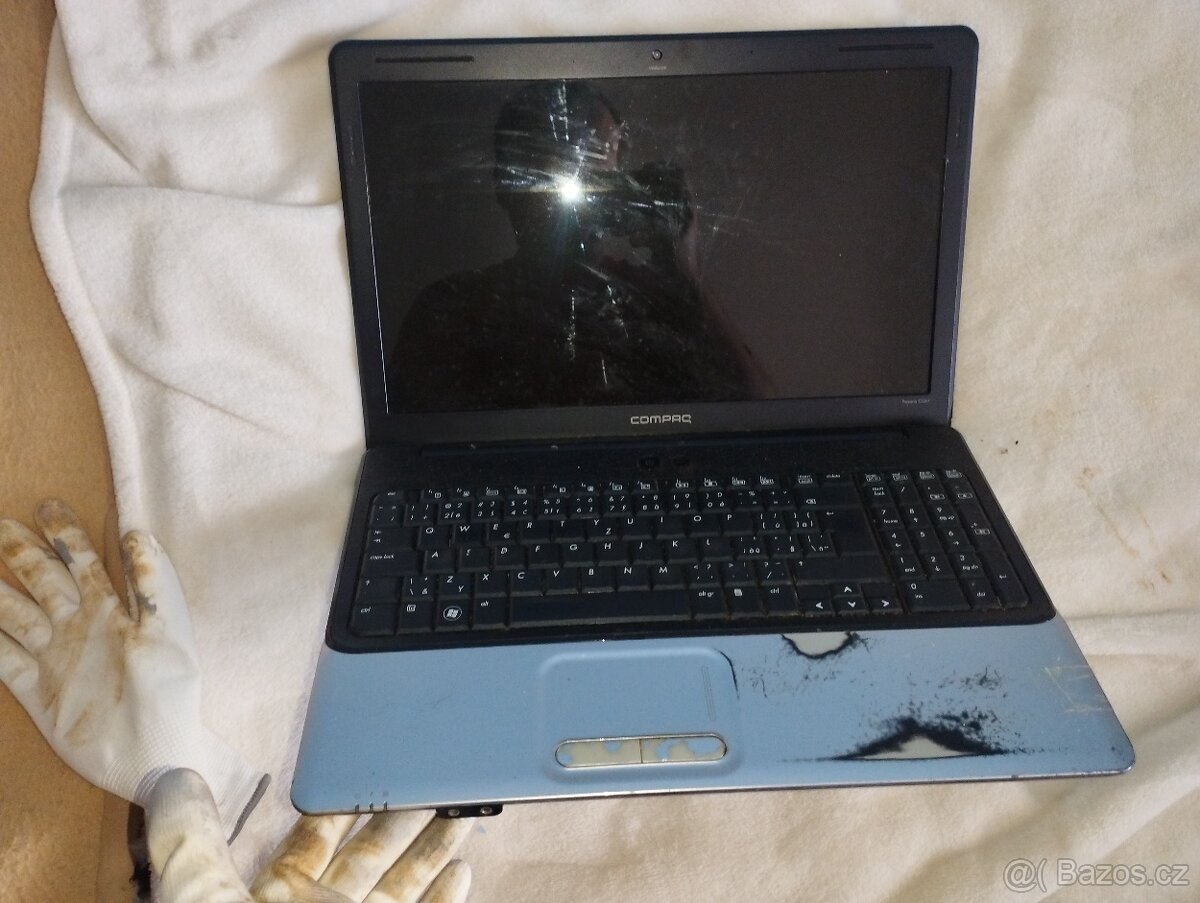 nefunkční notebook + nabíječka brašna na notebook - 4