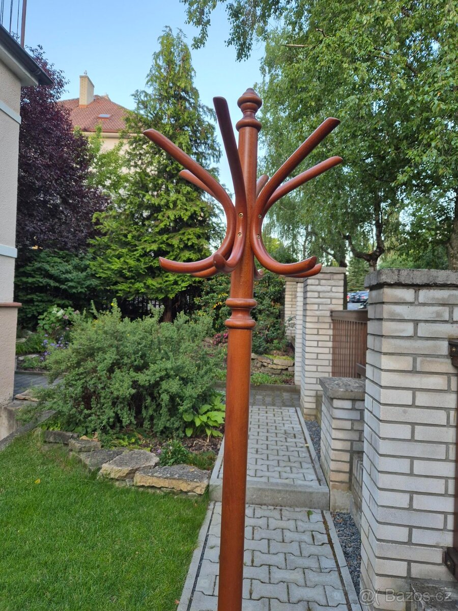 Věšák dřevěný - 4