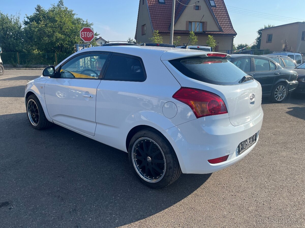 KIA PROCEED 1.6 CRDi Kupé - 4