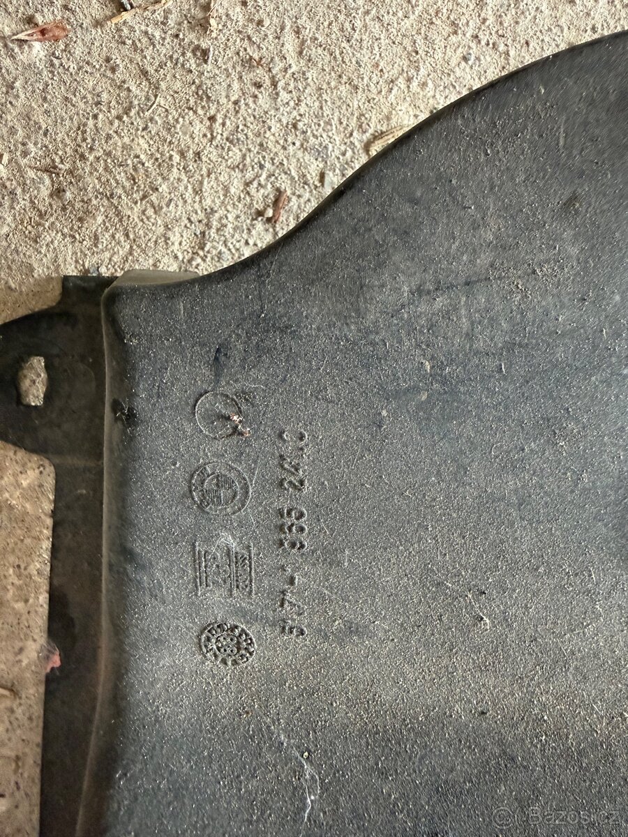 E30 - kryty za světla, části podběhů - 4