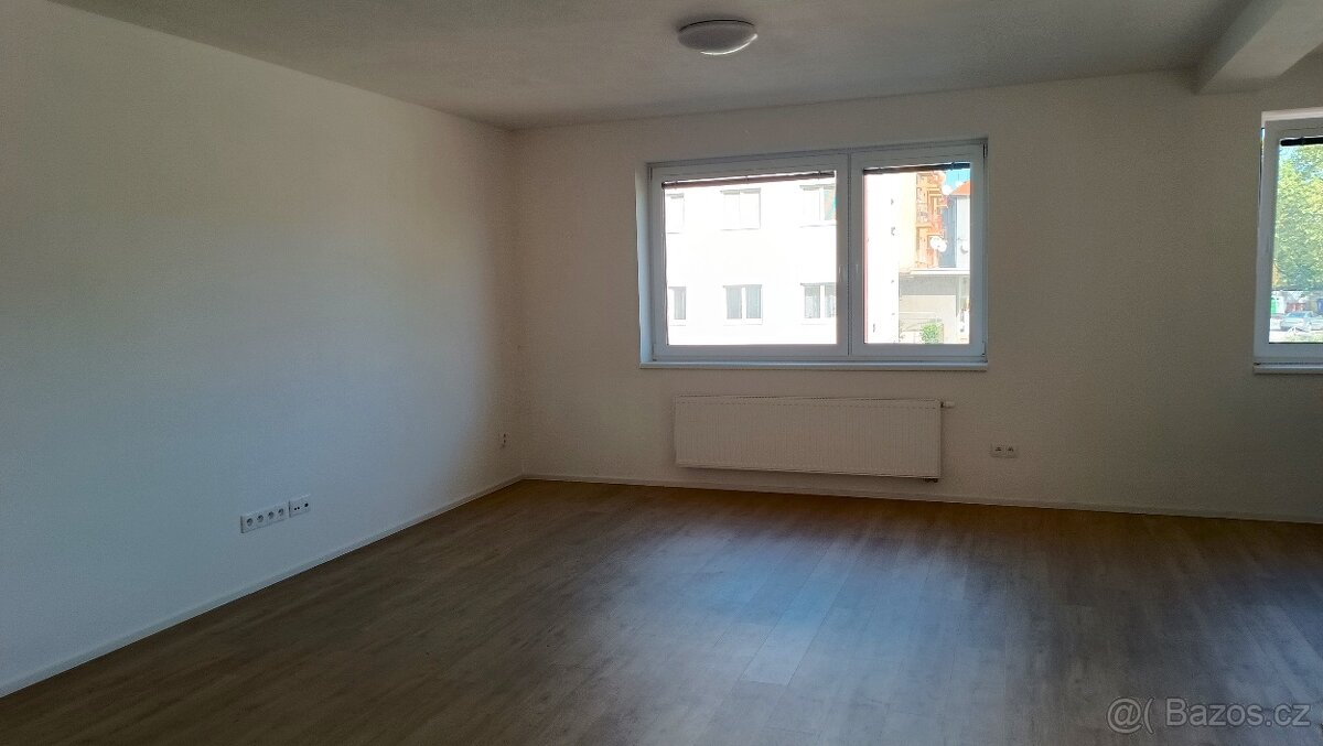 Pronájem bytu 1+kk Uherský Brod - 4
