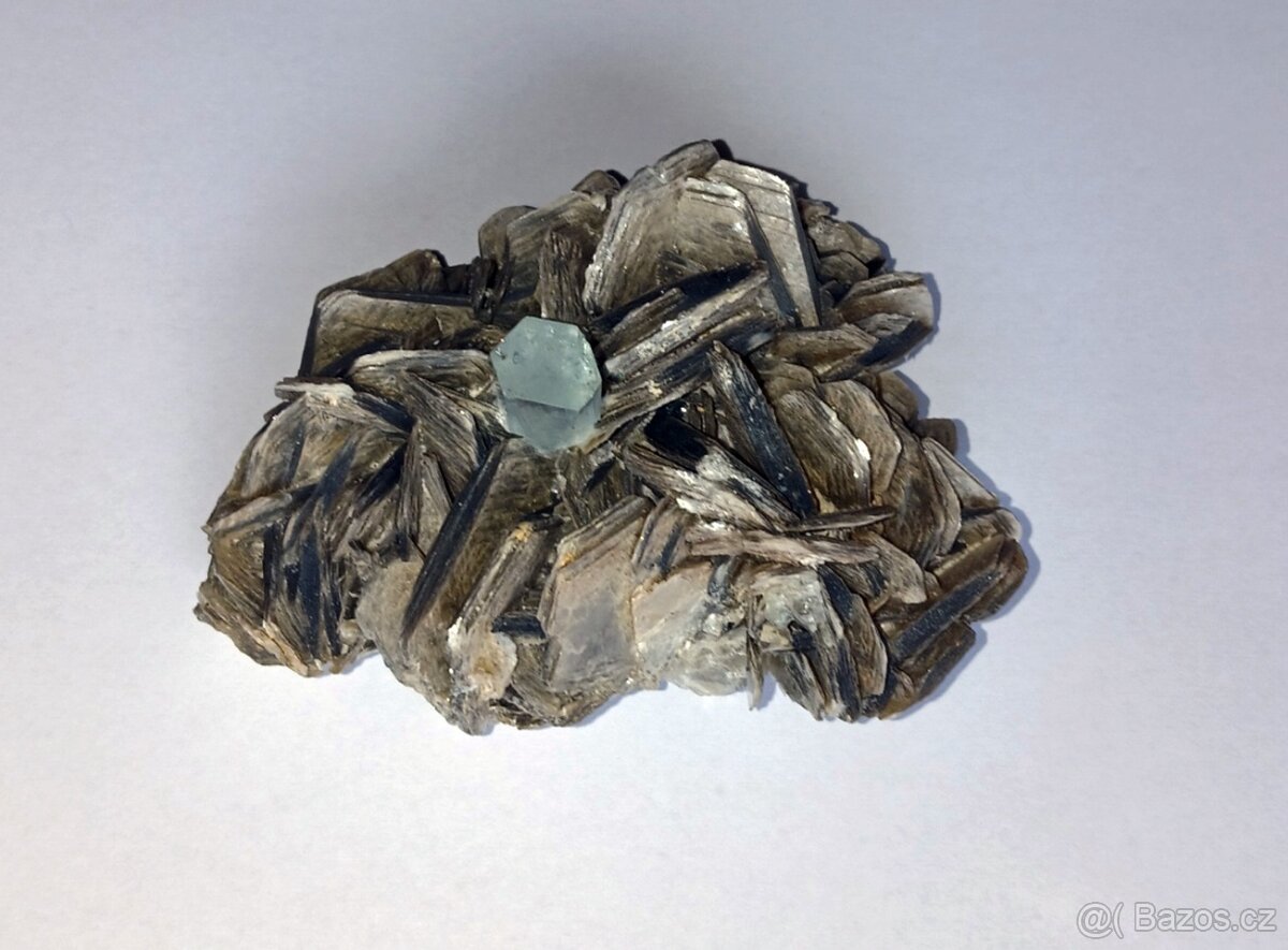 Akvamarín na muskovitu - 4