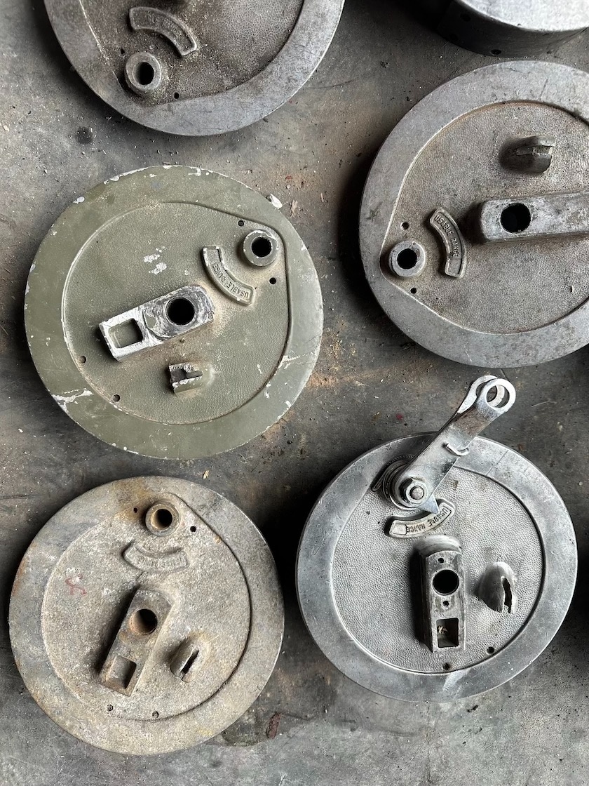 Predám brzdový štít s nápisom usable range JAWA 350 ČZ 175 - - 4