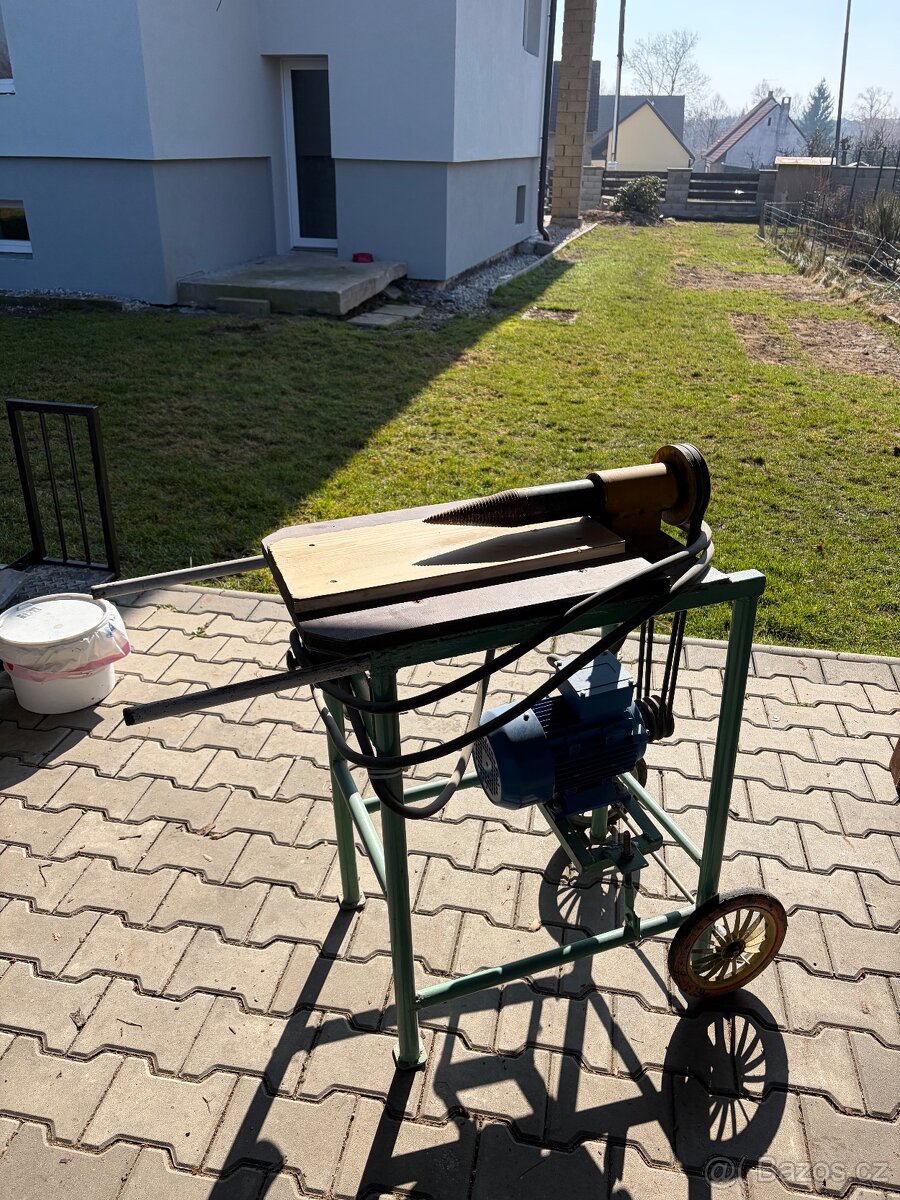 Kuzelova stipacka na drevo - 4