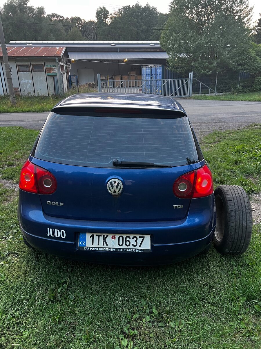 Vw golf 5 1.9 77kw - 4