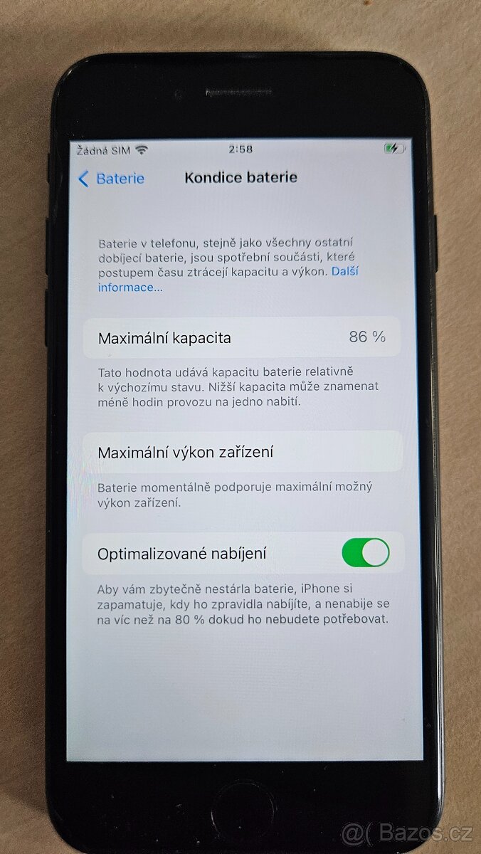 Telefon Apple iPhone 7 128GB + nabíjecí kabel - 4