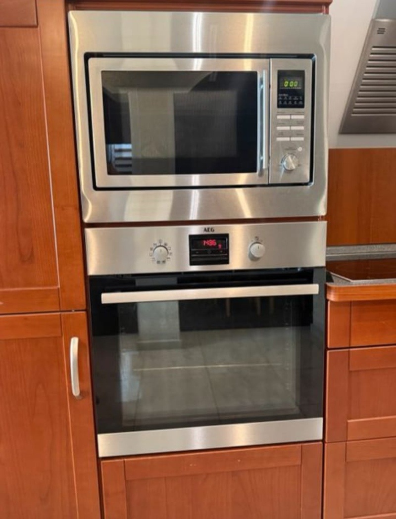 Luxusní vestavěná kuchyně se spotřebiči,5900 - 4