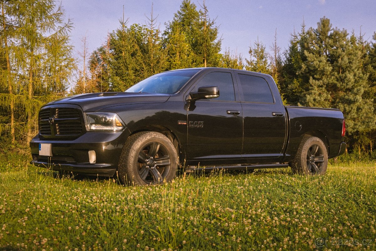 Dodge RAM 1500 Hemi - 4