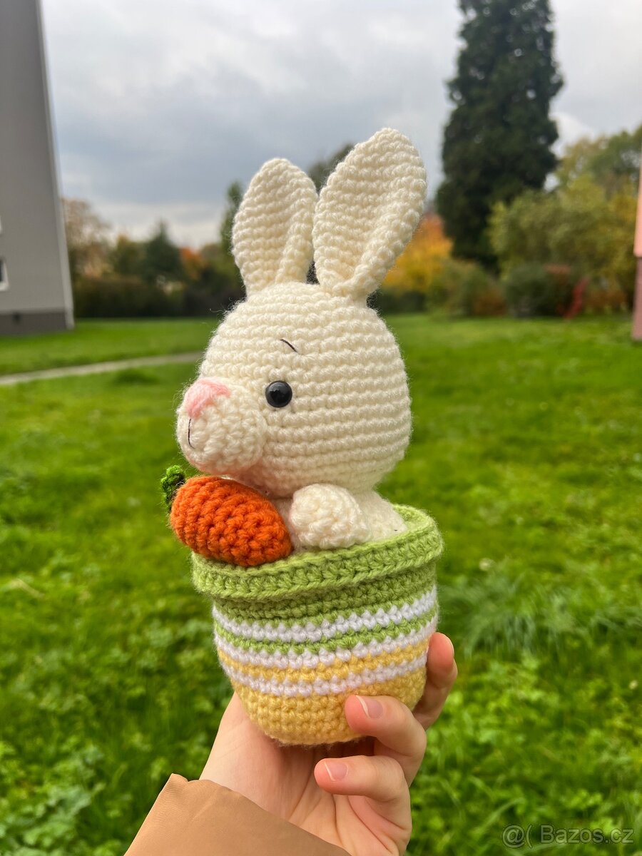 Háčkovaná hračka - velikonoční zajíček - 4